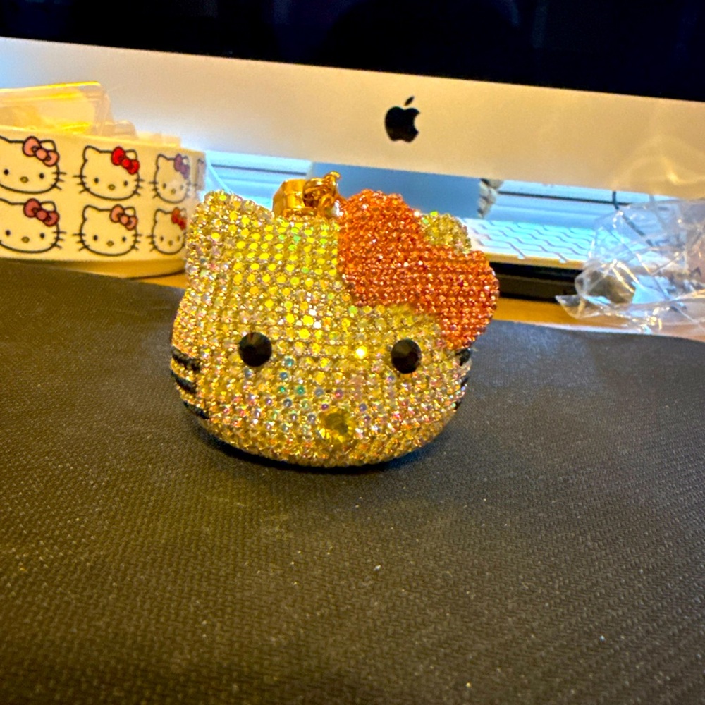 Hello Kitty - Picture 3 of 3